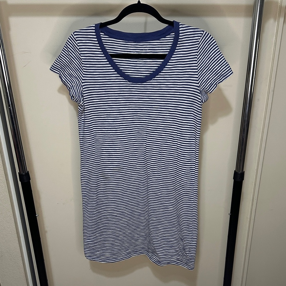 Universal Thread Blue and White Striped Short Sleeve Tee